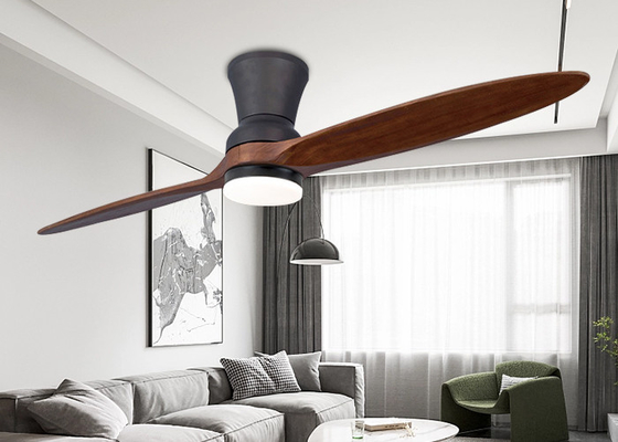 Un ventilatore da soffitto di legno solido di 2 foglie con la conversione di frequenza leggera 110V