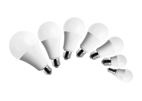 Le lampadine economizzarici d'energia 30000h del giardino IP44 raffreddano il bianco caldo bianco